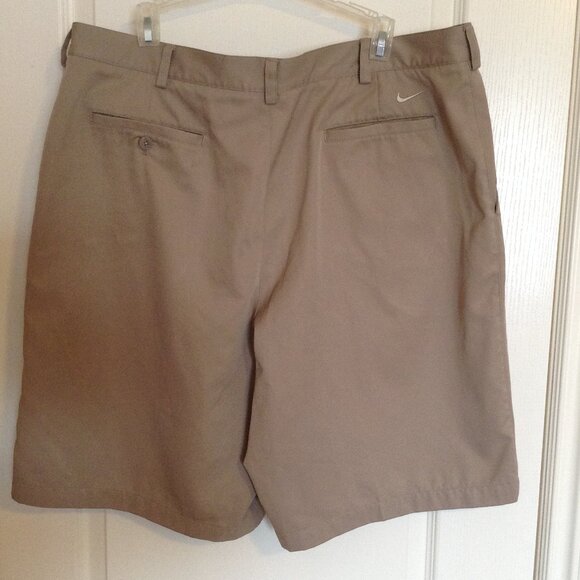 Nike Dri-Fit Men's Golf Bermuda Shorts Size 40 Golfing Beige Khaki Flat Front - Picture 5 of 9